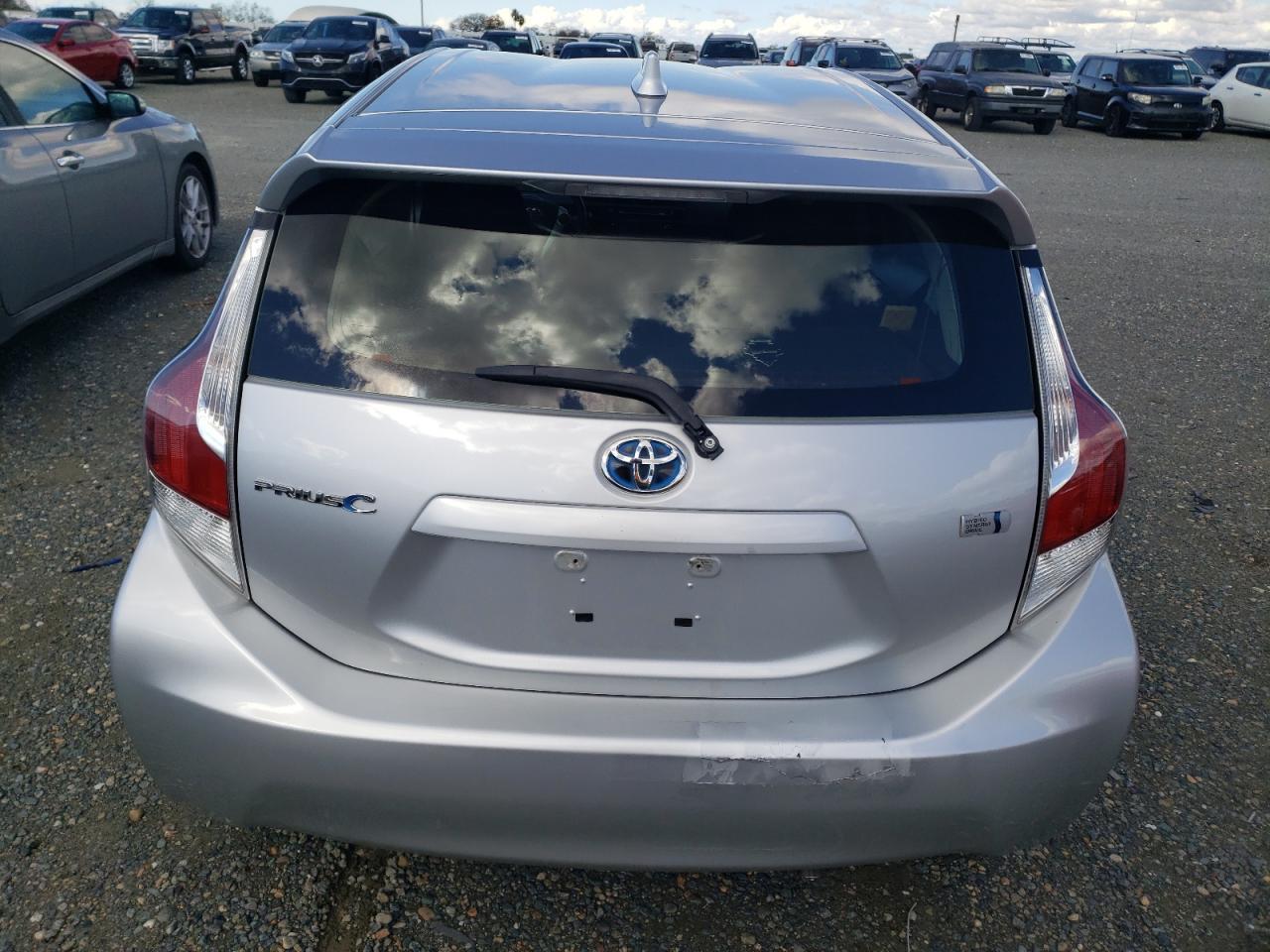 2015 TOYOTA PRIUS C - Фото 6