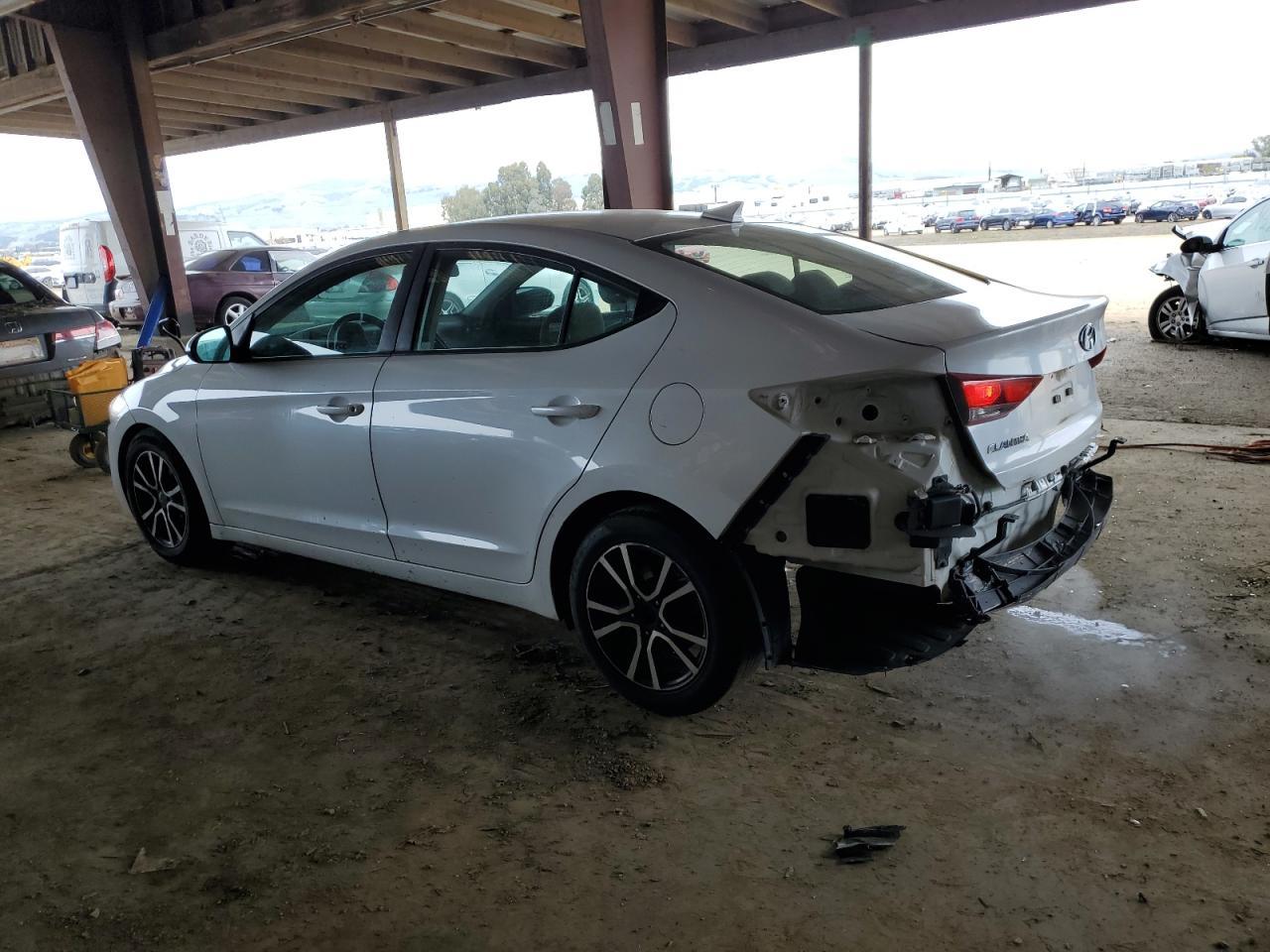 2018 HYUNDAI ELANTRA SE - Фото 2
