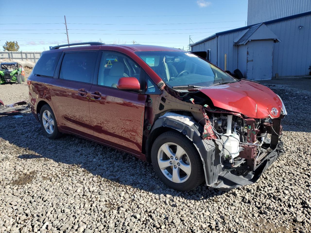 2015 TOYOTA SIENNA LE - Image 4
