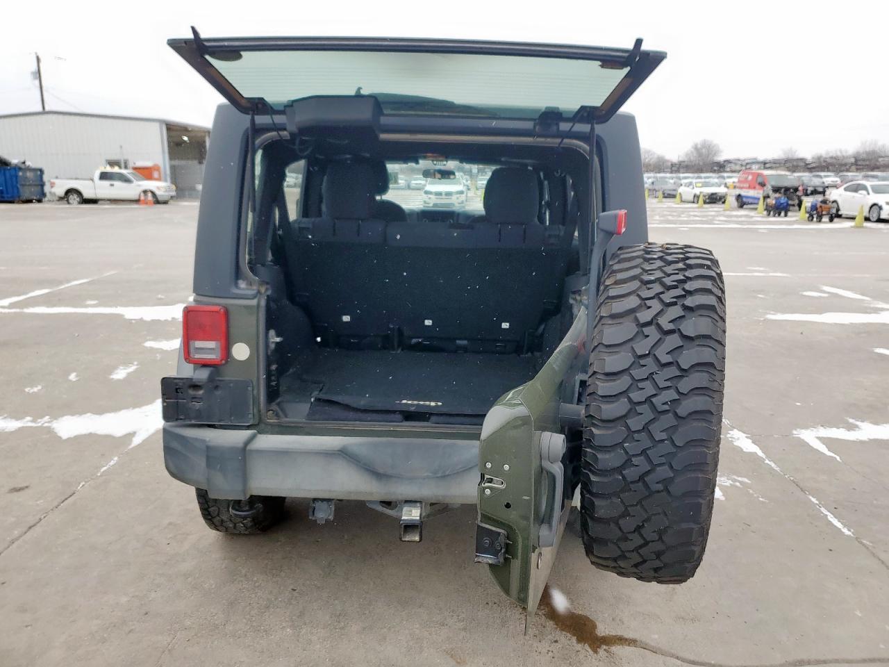 2015 JEEP WRANGLER U - Image 6