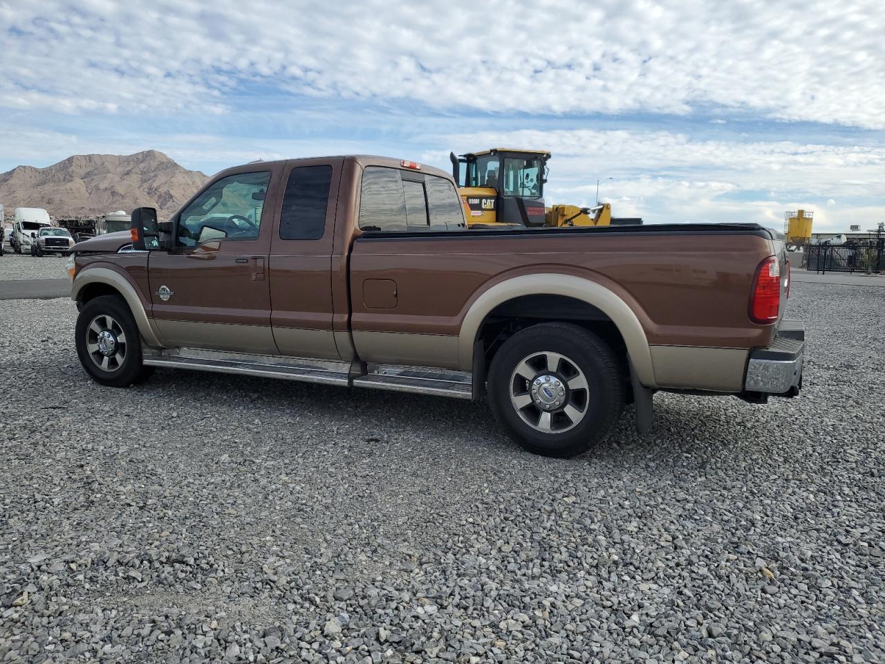 2011 FORD F350 SUPER - Image 2