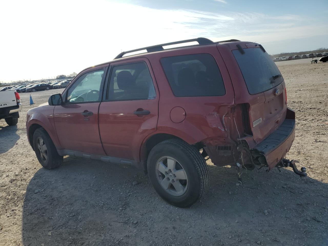 2012 FORD ESCAPE XLT - Image 2