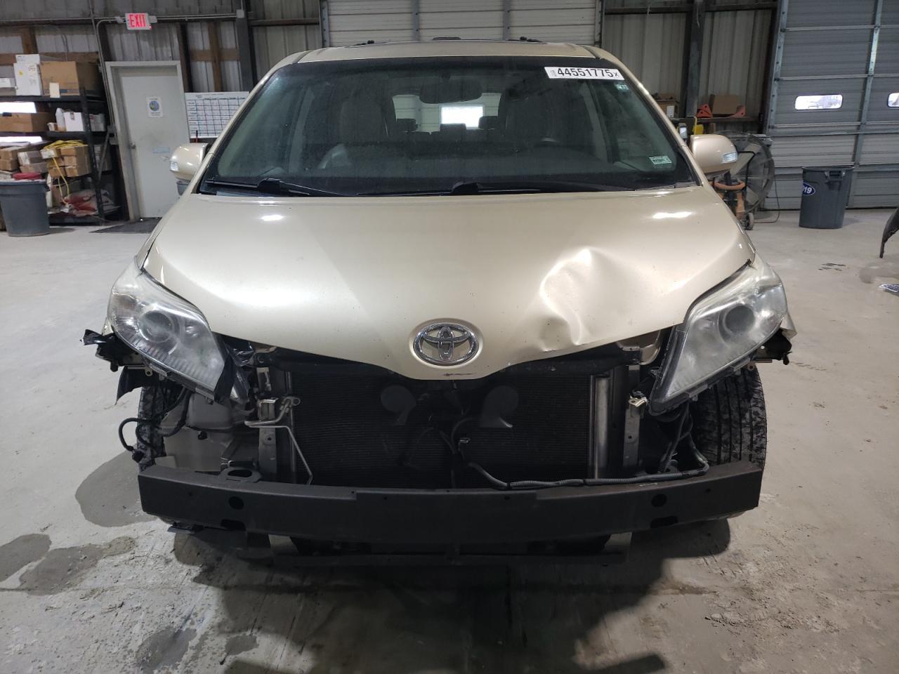 2013 TOYOTA SIENNA XLE - Image 5