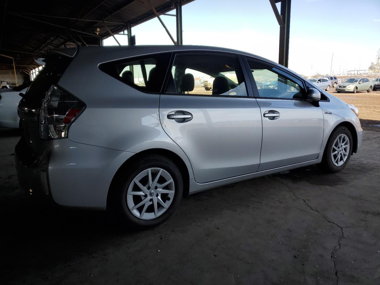 2013 TOYOTA PRIUS V - Фото 3