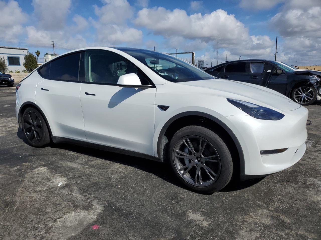 2025 TESLA MODEL Y - Image 4