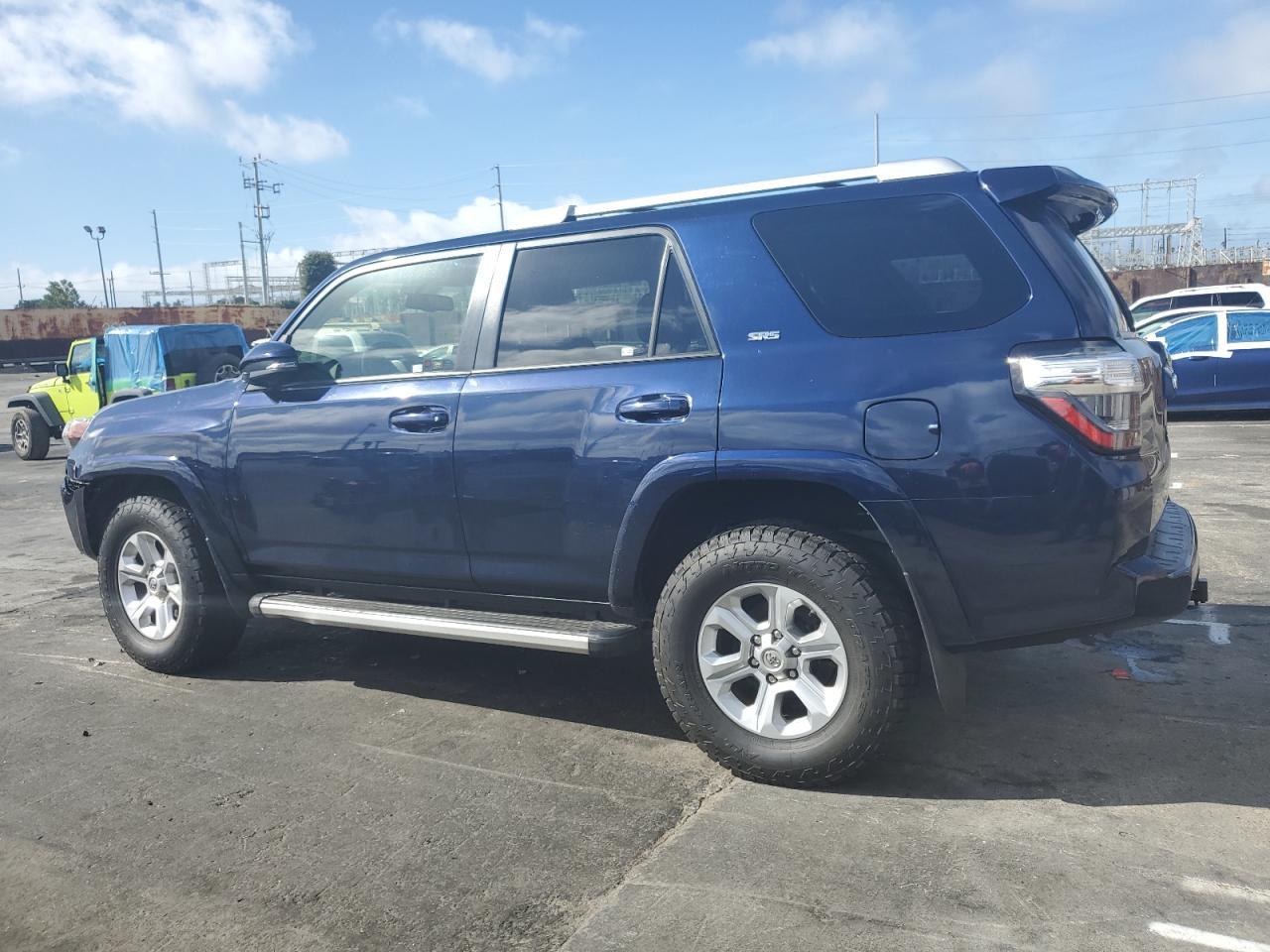 2017 TOYOTA 4RUNNER SR - Фото 2