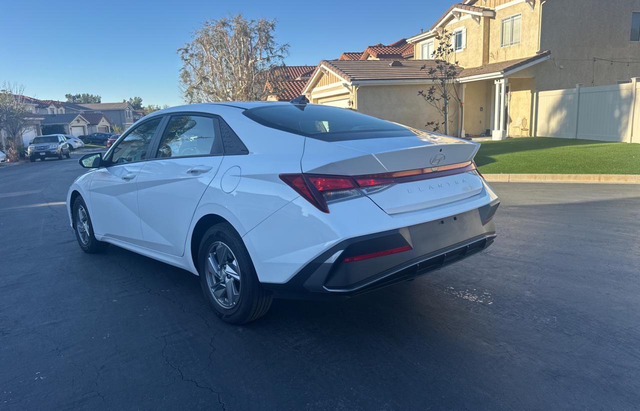 2024 HYUNDAI ELANTRA SE - Фото 3
