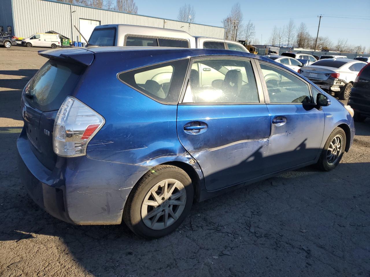 2013 TOYOTA PRIUS V - Image 3