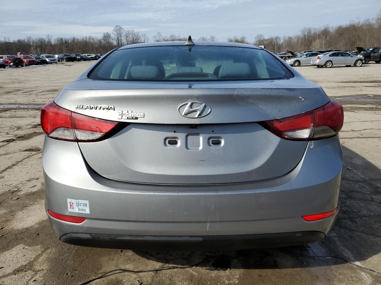 2015 HYUNDAI ELANTRA SE - Image 6