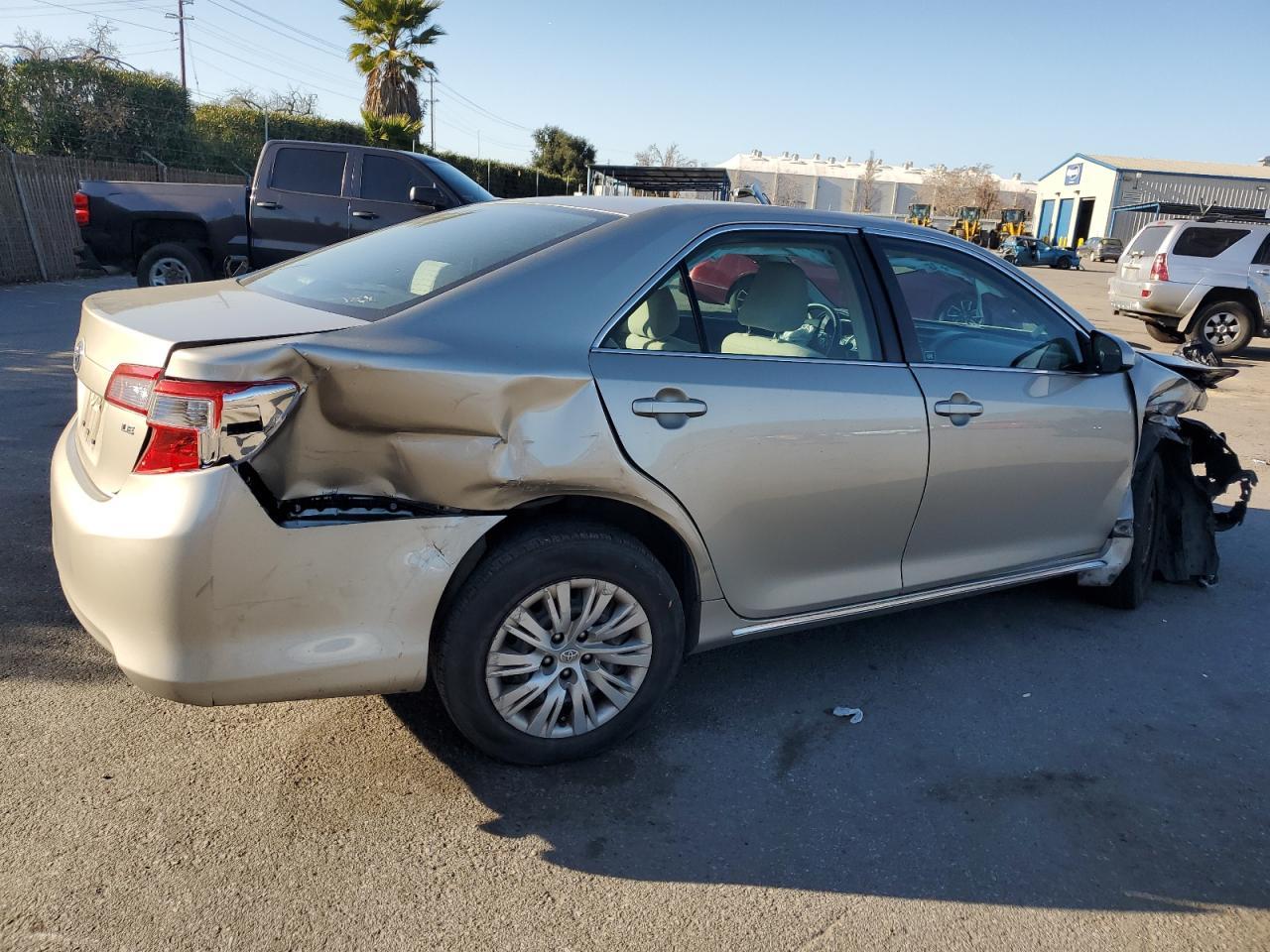 2013 TOYOTA CAMRY L - Фото 3