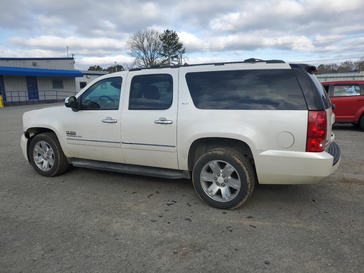 2012 GMC YUKON XL C - Image 2