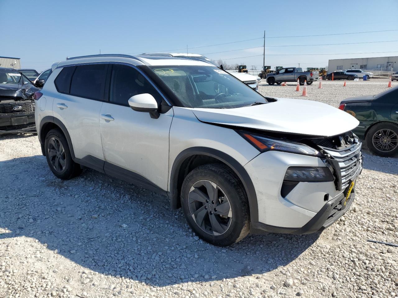2024 NISSAN ROGUE SV - Image 4