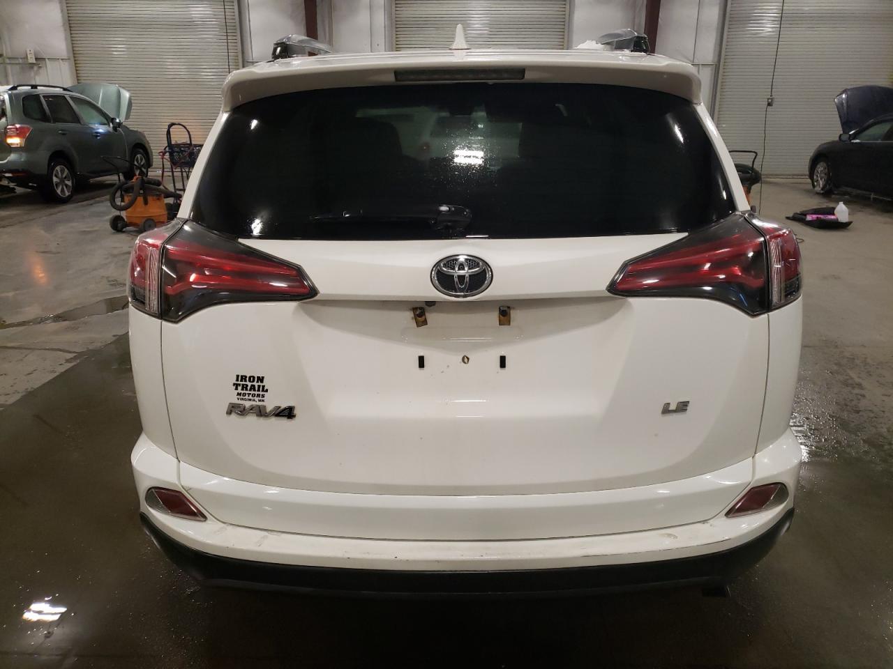 2018 TOYOTA RAV4 LE - Фото 6