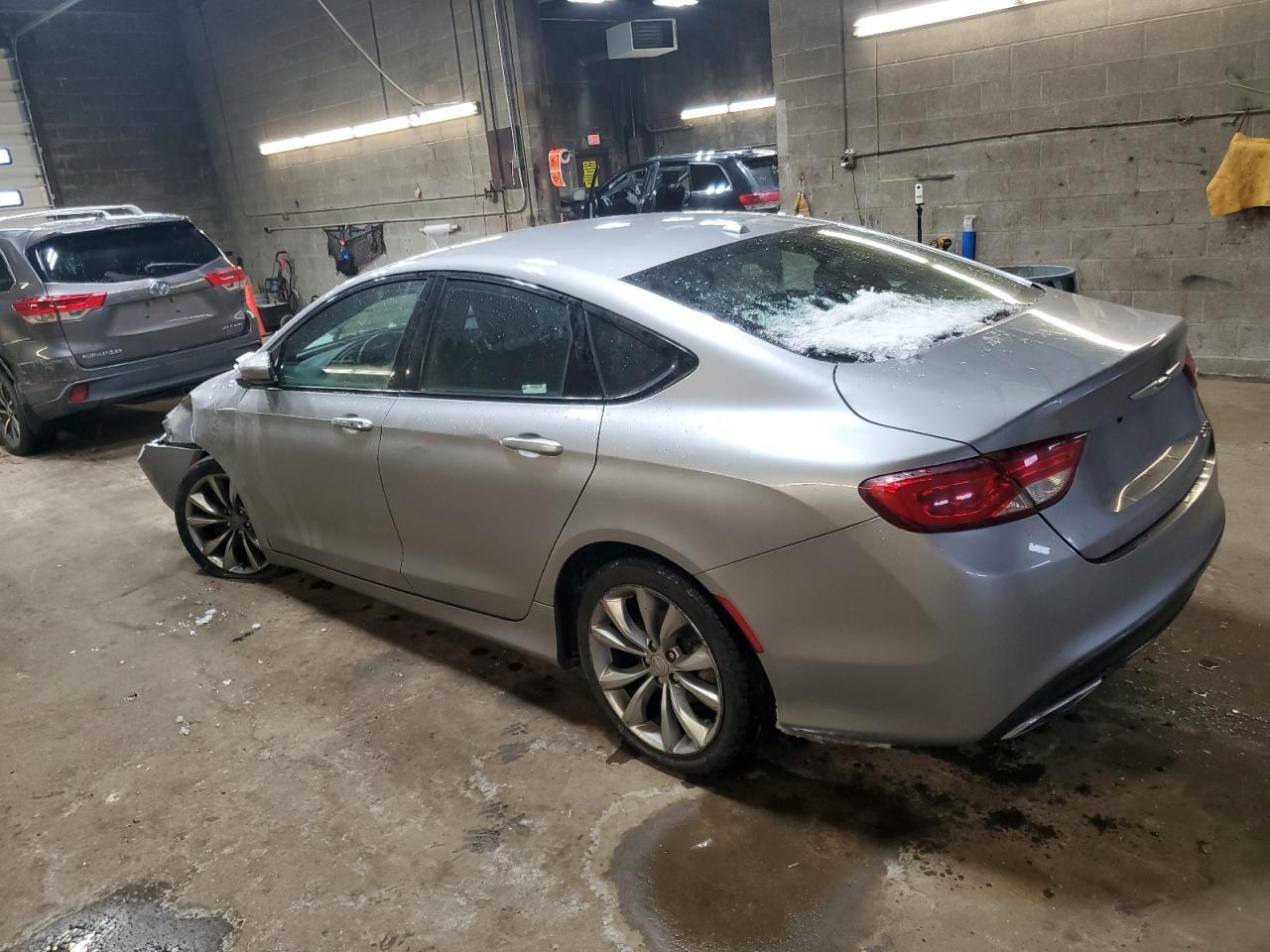 2015 CHRYSLER 200 S - Фото 2