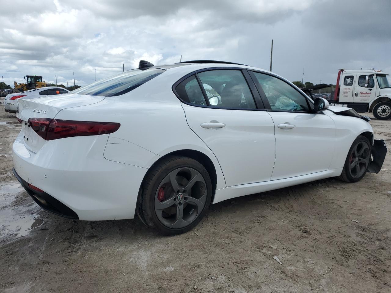 2017 ALFA ROMEO GIULIA Q4 - Image 3