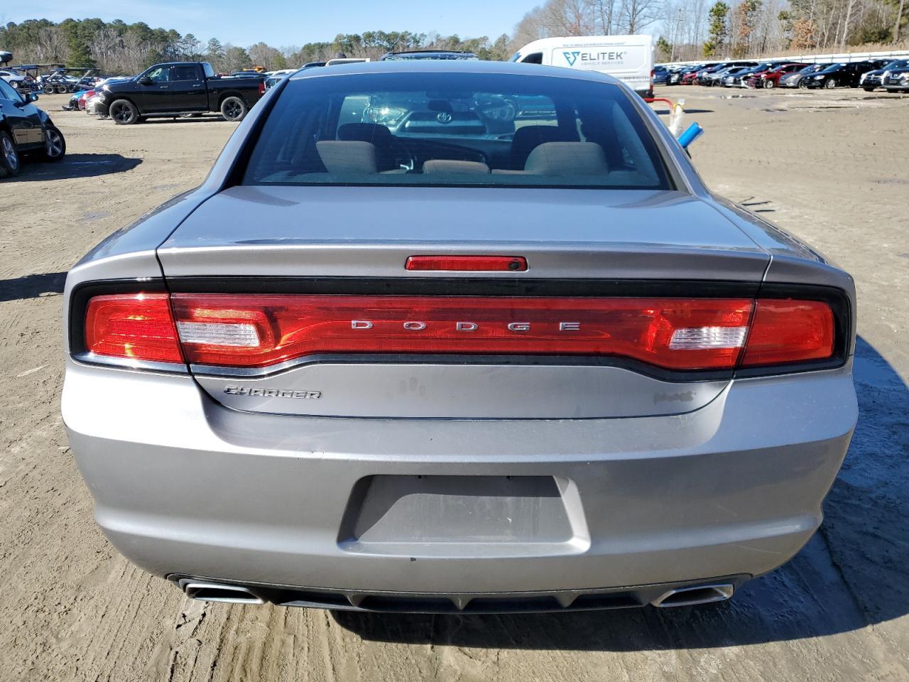 2014 DODGE CHARGER SE - Image 6