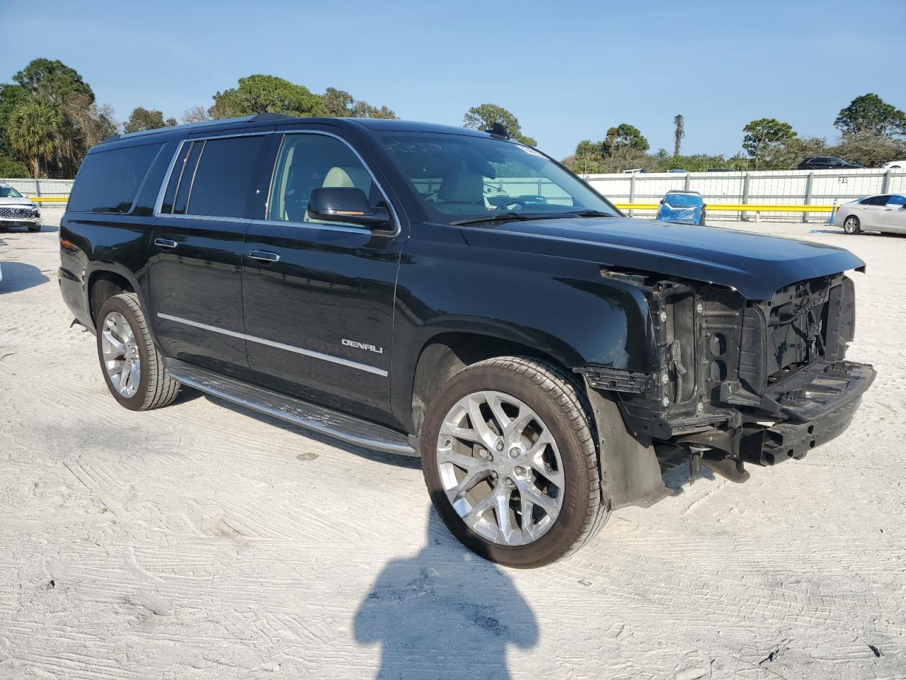 2016 GMC YUKON XL D - Фото 4