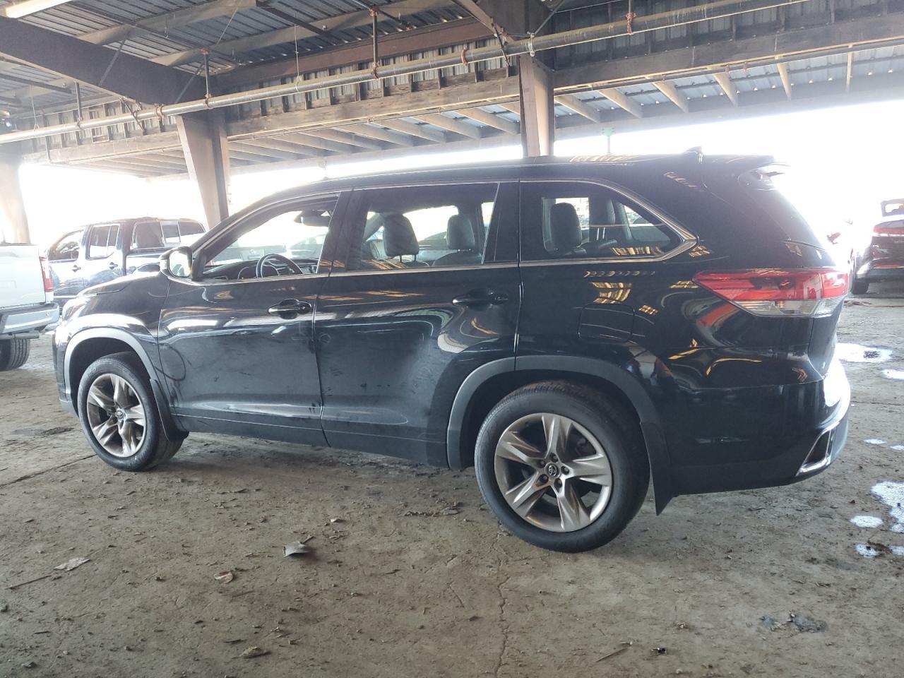 2019 TOYOTA HIGHLANDER - Фото 2