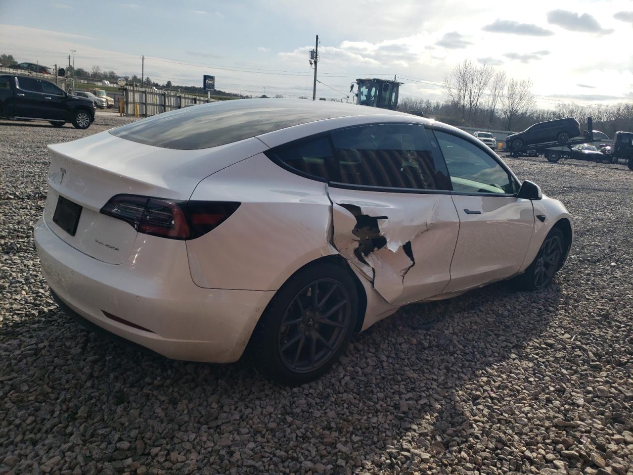 2022 TESLA MODEL 3 - Фото 3