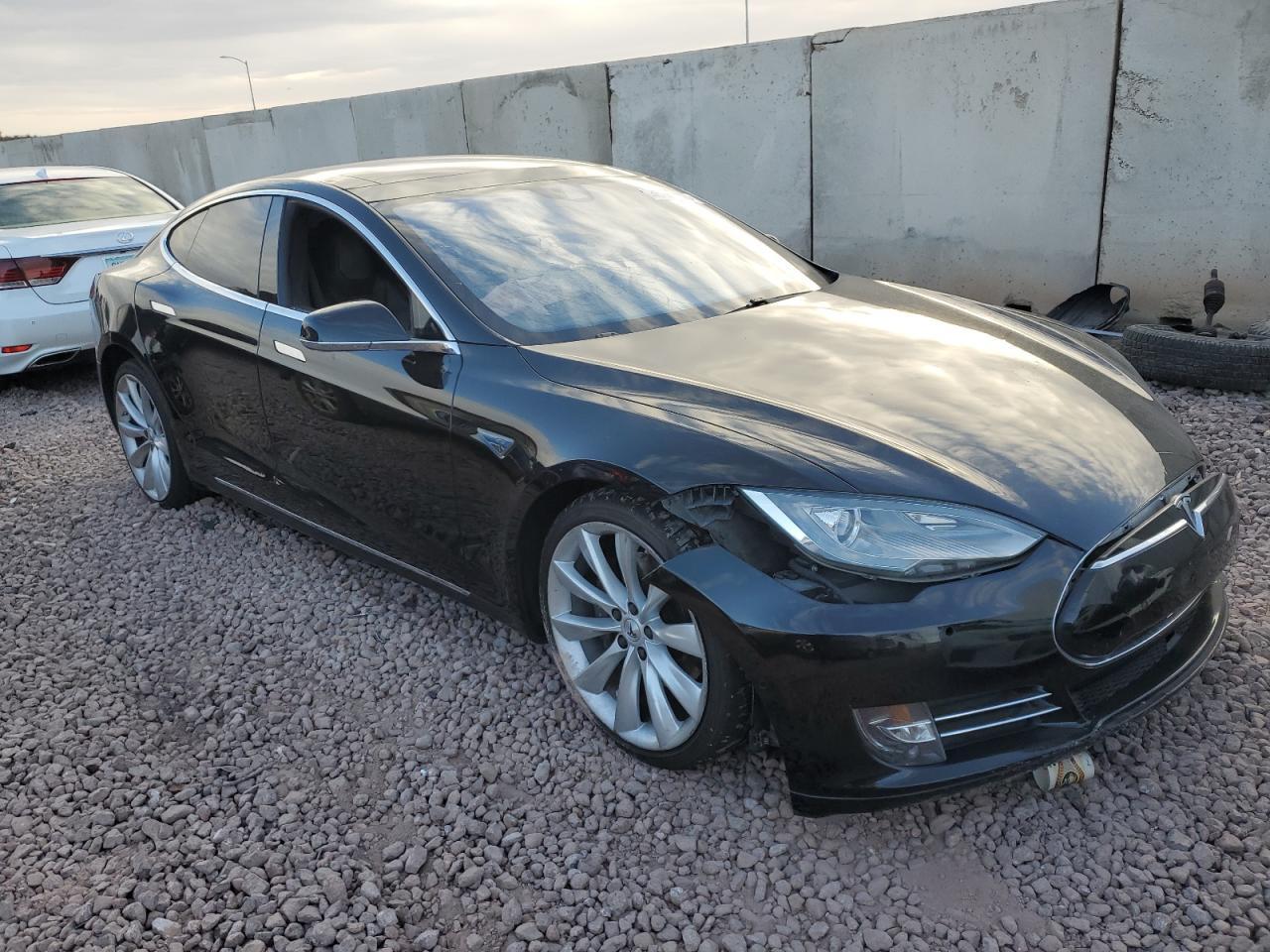 2015 TESLA MODEL S - Image 4
