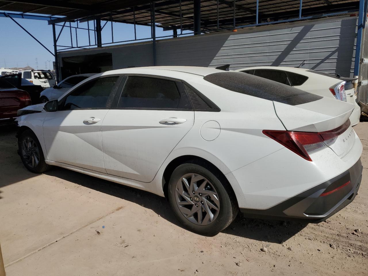 2024 HYUNDAI ELANTRA SE - Фото 2