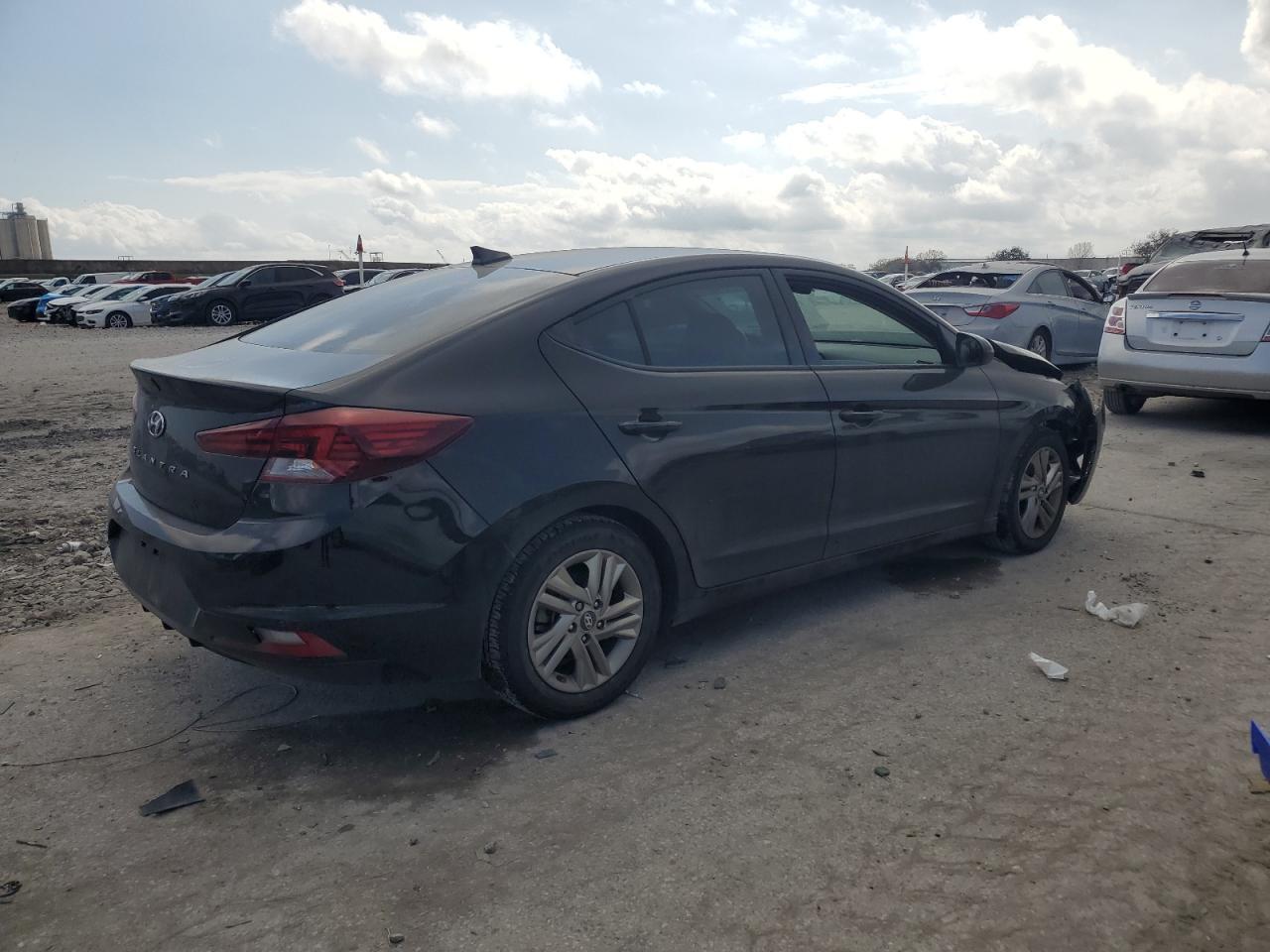 2019 HYUNDAI ELANTRA SE - Фото 3