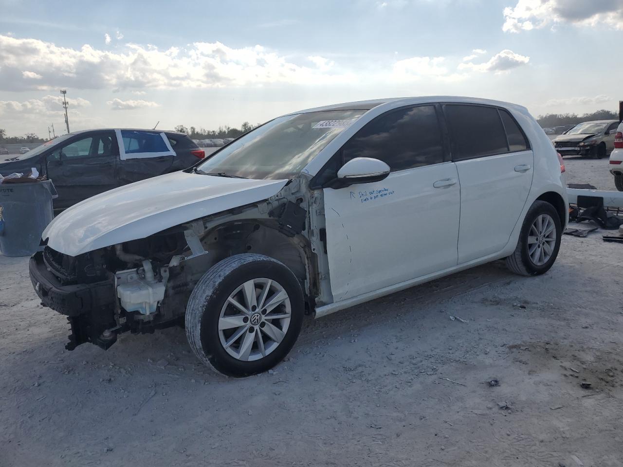 2016 VOLKSWAGEN GOLF S/SE