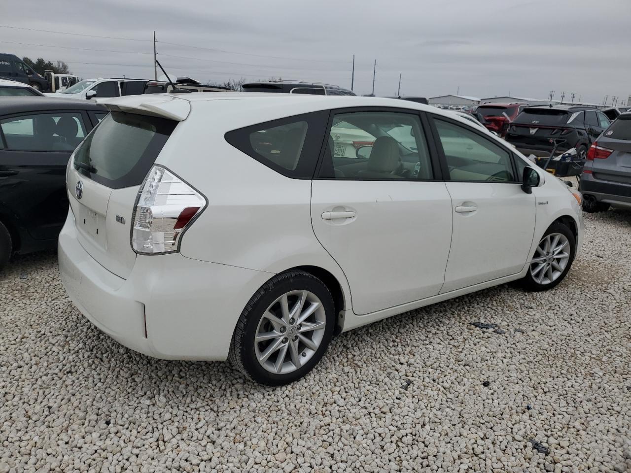 2013 TOYOTA PRIUS V - Фото 3