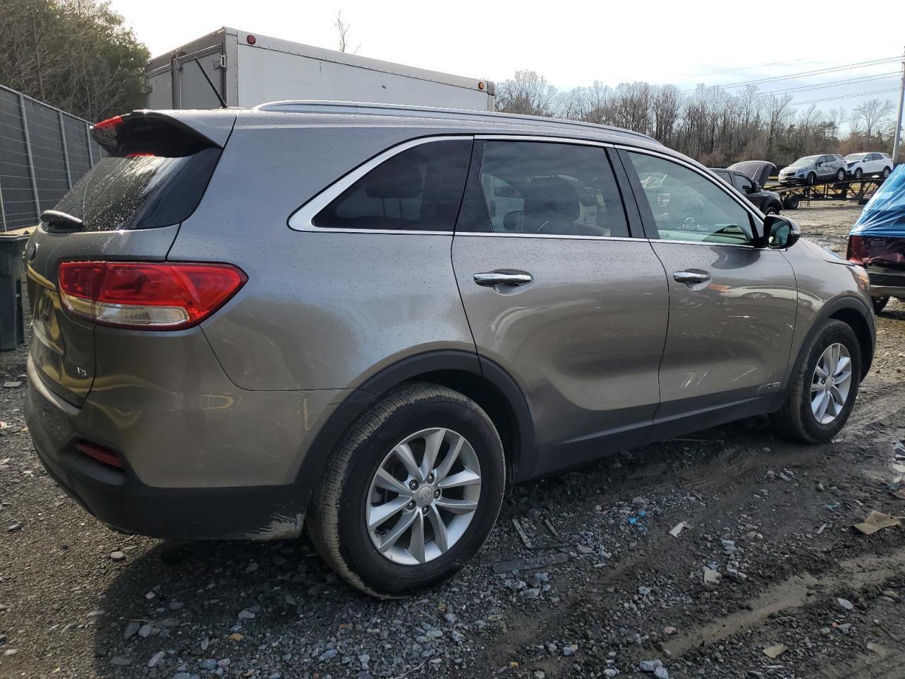 2017 KIA SORENTO LX - Image 3