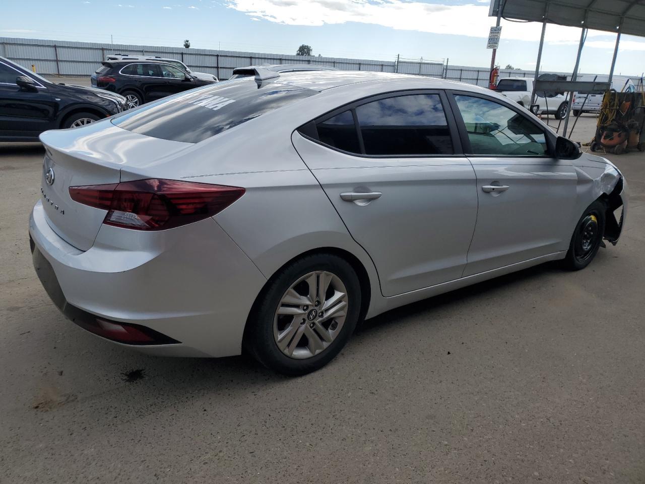 2019 HYUNDAI ELANTRA SE - Фото 3
