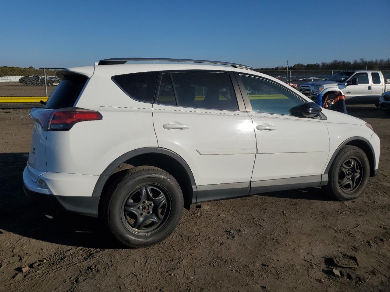 2017 TOYOTA RAV4 LE - Фото 3