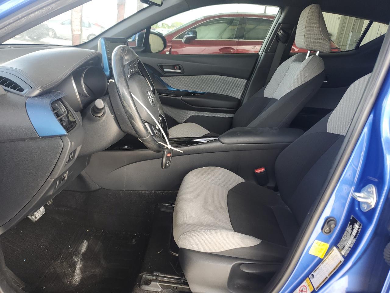 2019 TOYOTA C-HR XLE - Image 7