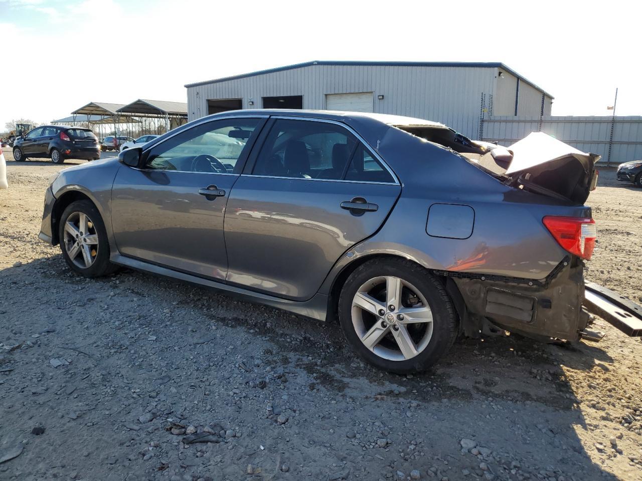 2014 TOYOTA CAMRY L - Фото 2