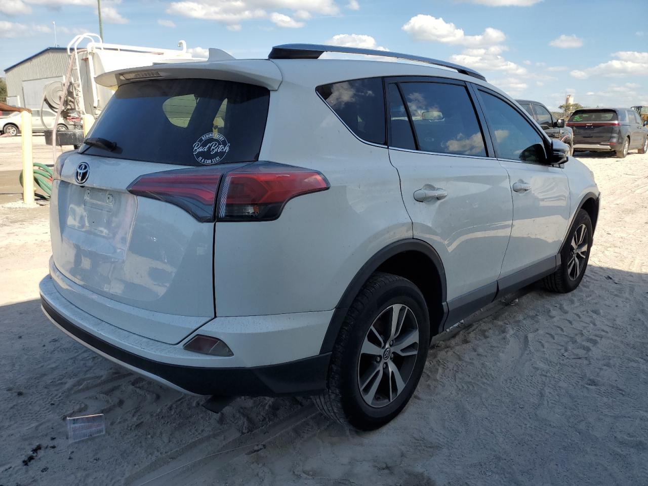 2017 TOYOTA RAV4 XLE - Фото 3