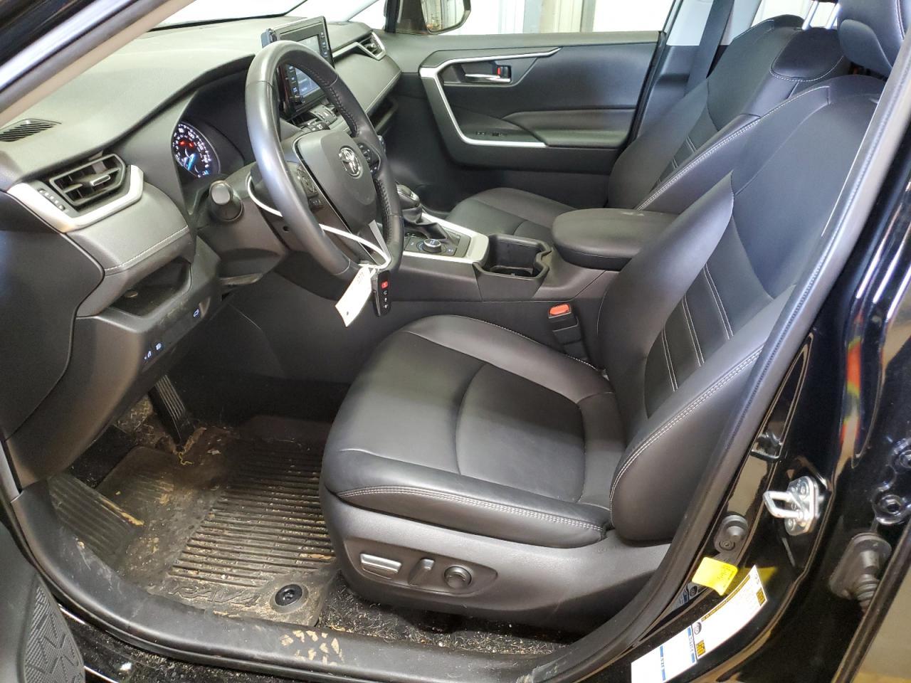 2022 TOYOTA RAV4 XLE P - Фото 7