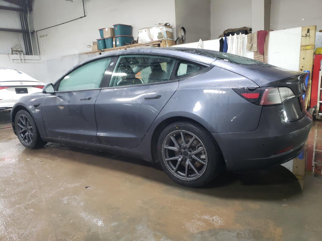 2022 TESLA MODEL 3 - Image 2