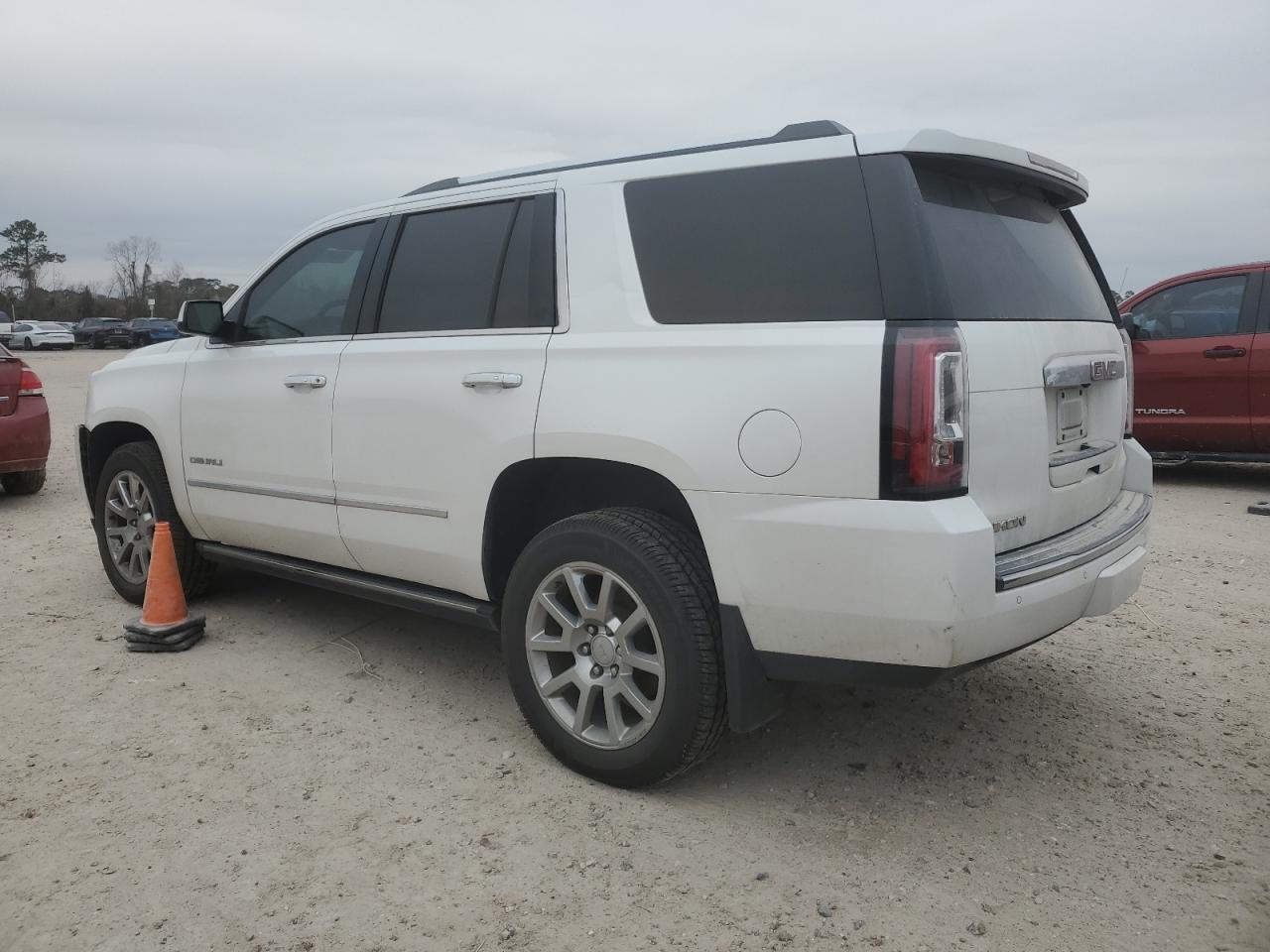 2017 GMC YUKON DENA - Фото 2