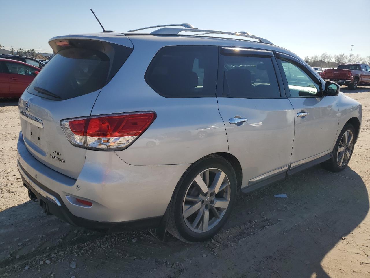 2013 NISSAN PATHFINDER - Фото 3