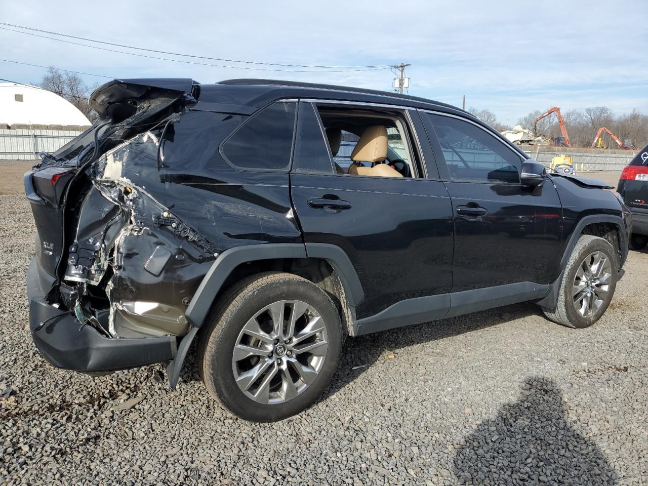 2019 TOYOTA RAV4 XLE P - Фото 3