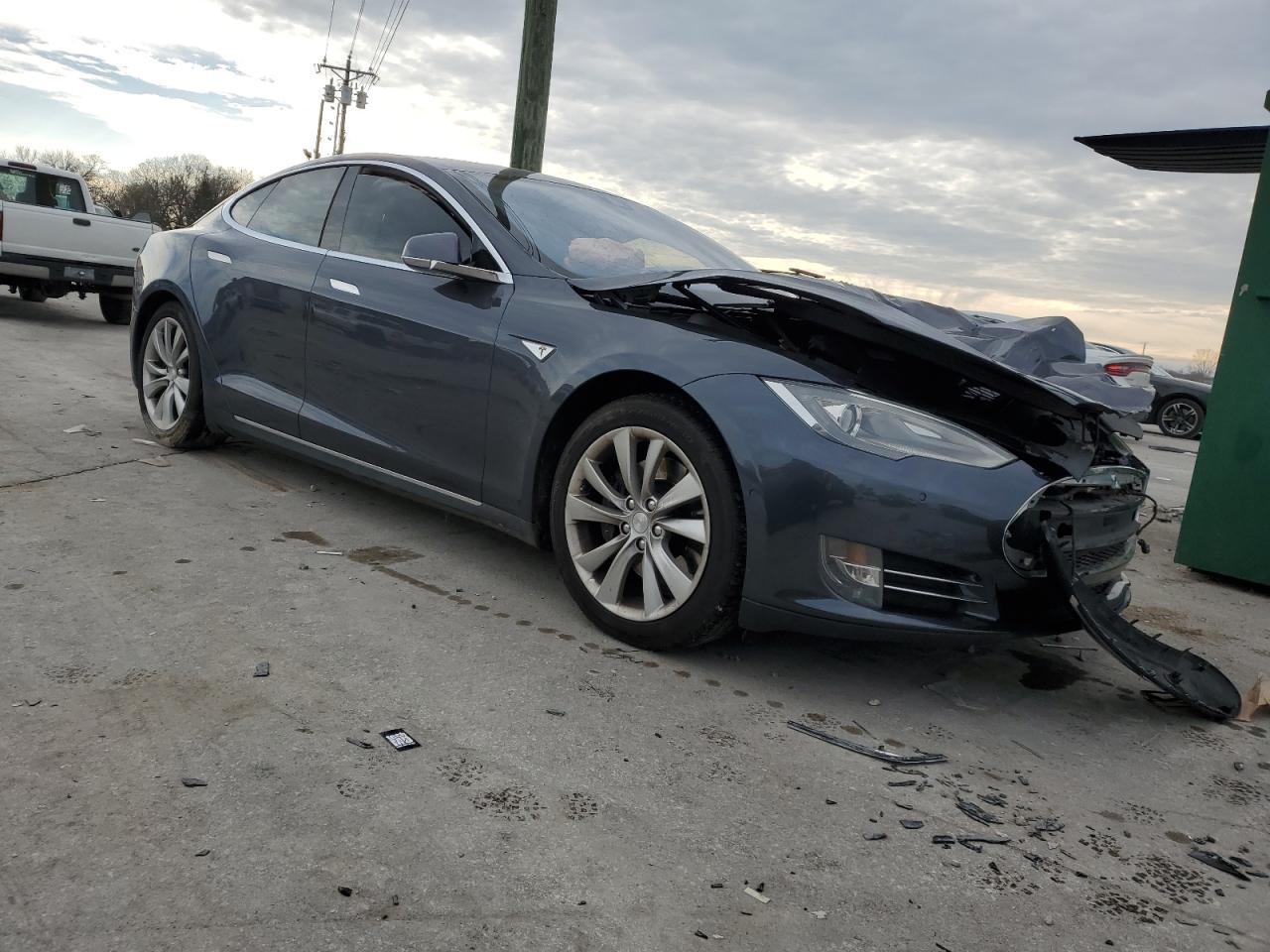 2015 TESLA MODEL S 85 - Image 4