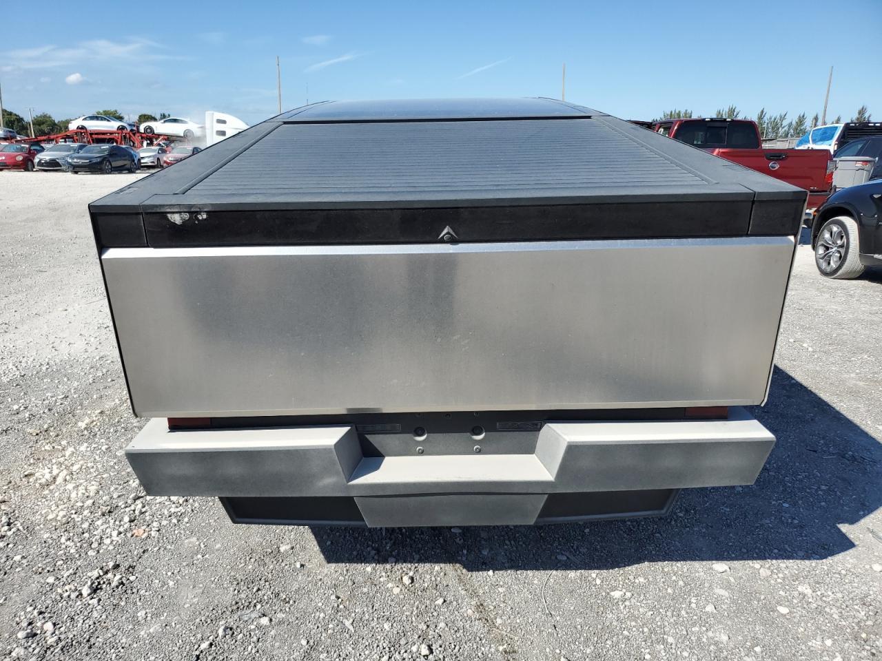 2024 TESLA CYBERTRUCK - Фото 6