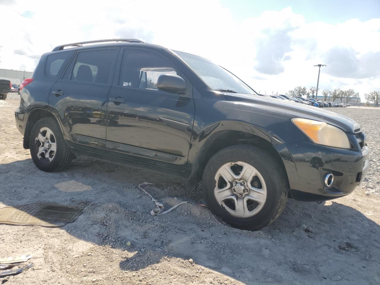2011 TOYOTA RAV4 - Image 4