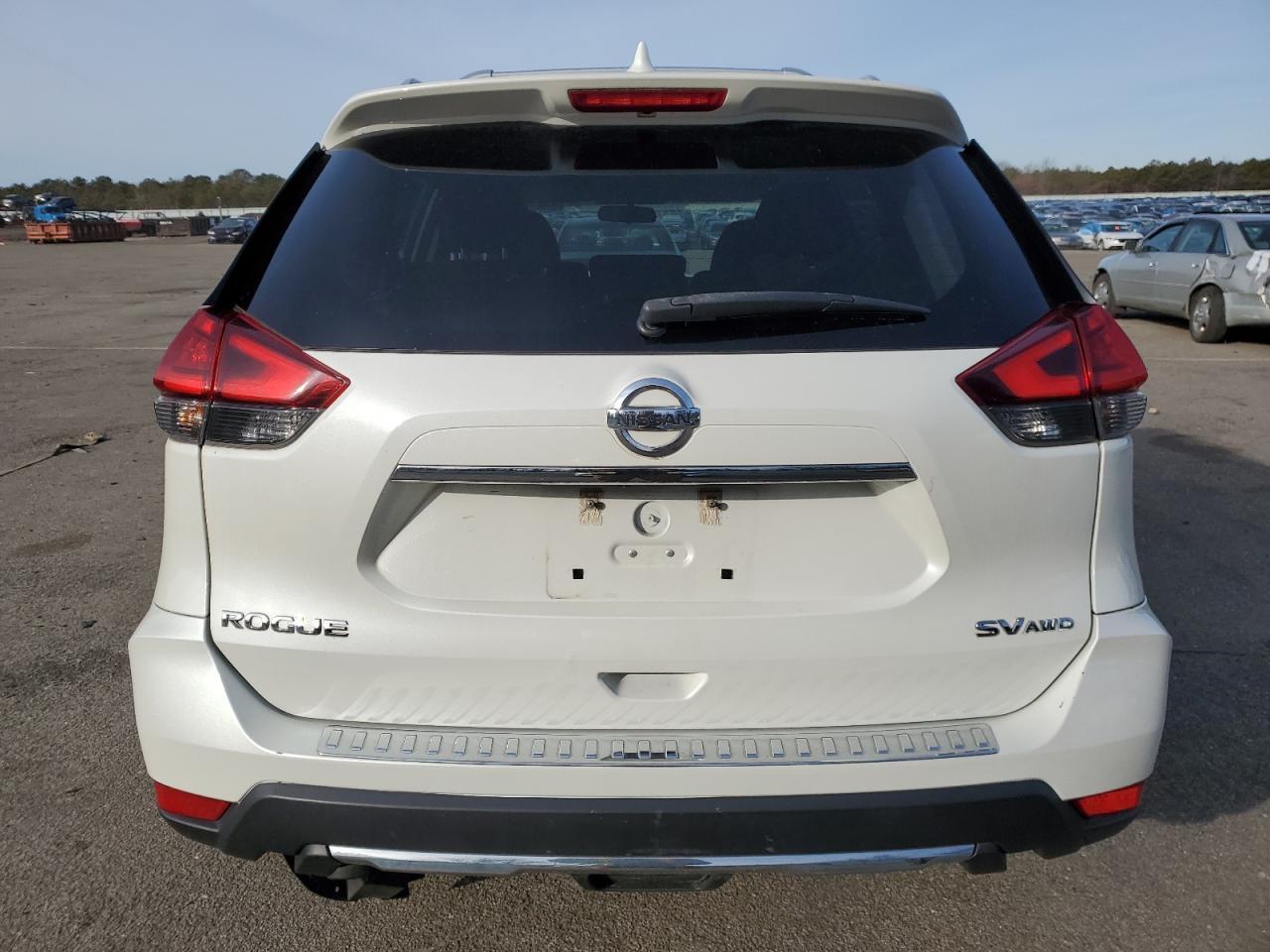 2017 NISSAN ROGUE SV - Фото 6
