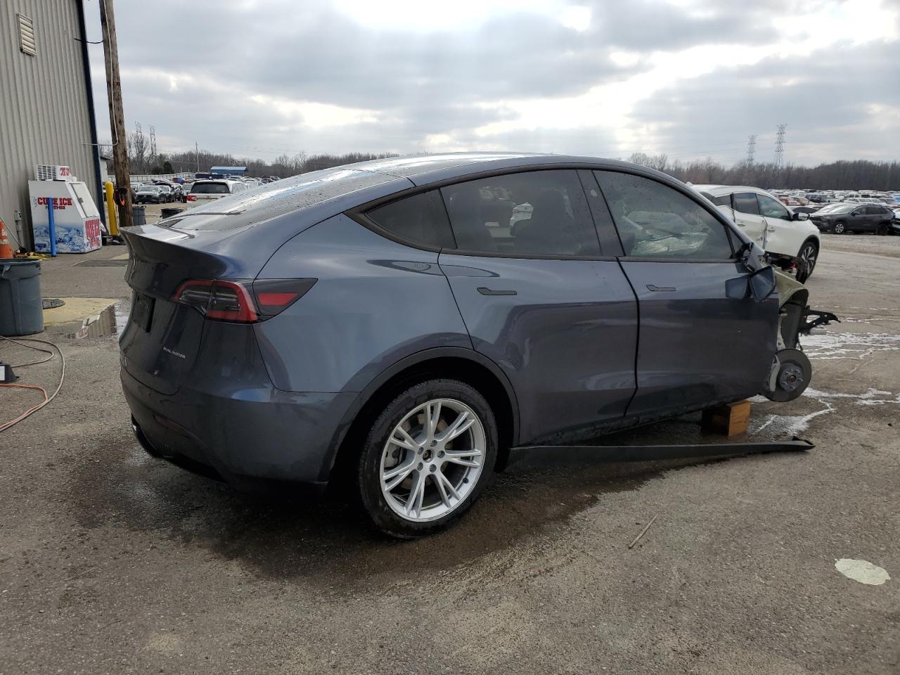 2023 TESLA MODEL Y - Фото 3