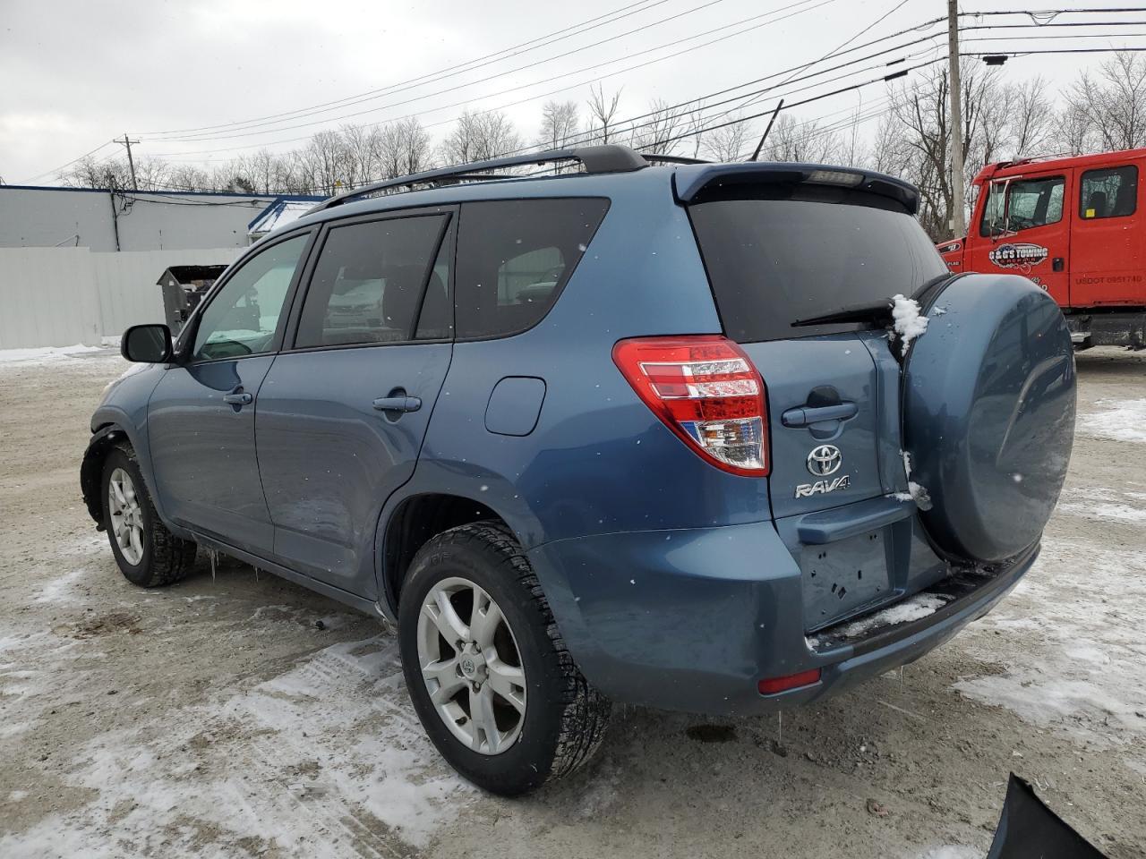 2011 TOYOTA RAV4 - Фото 2