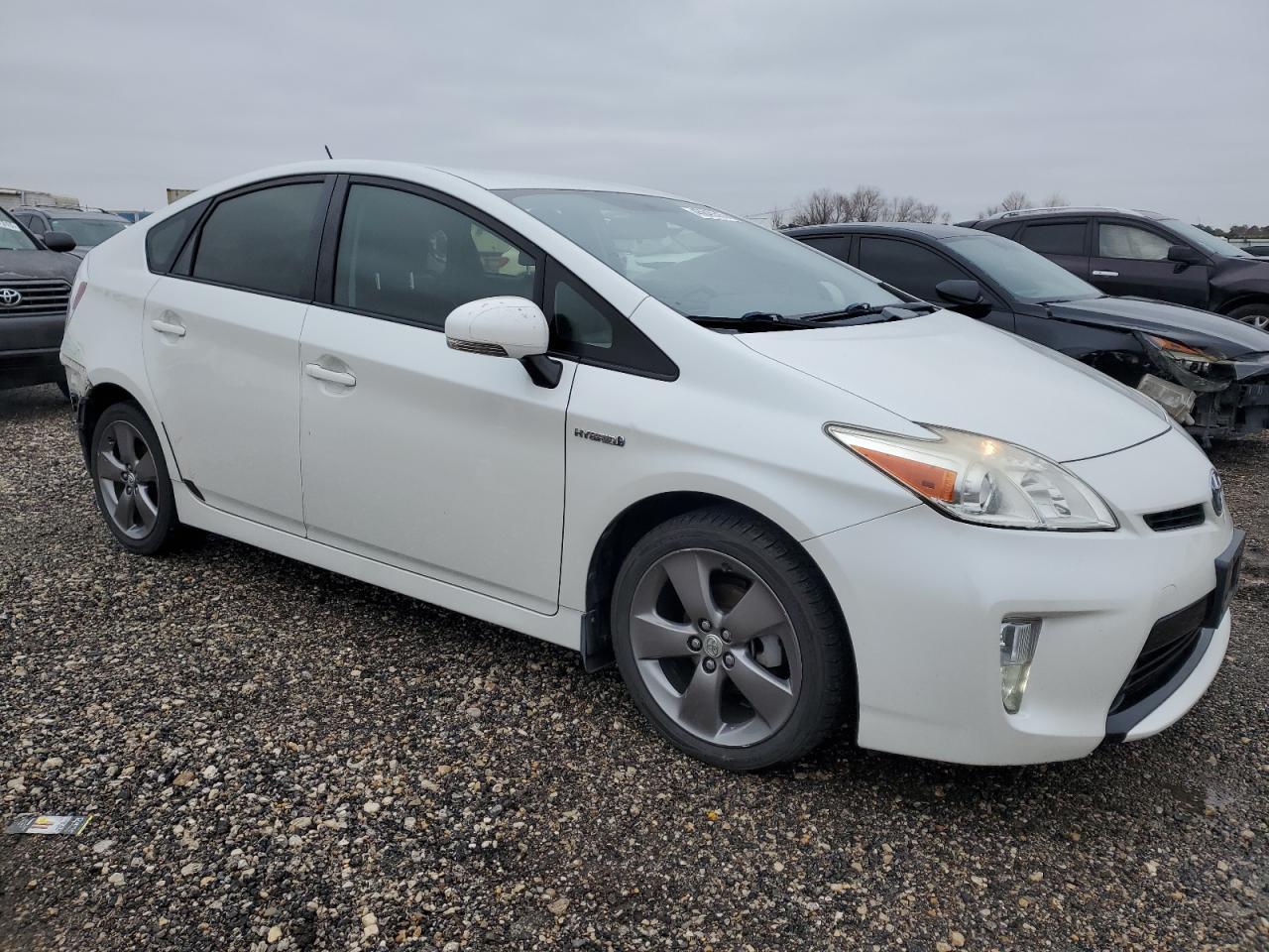 2015 TOYOTA PRIUS - Image 4