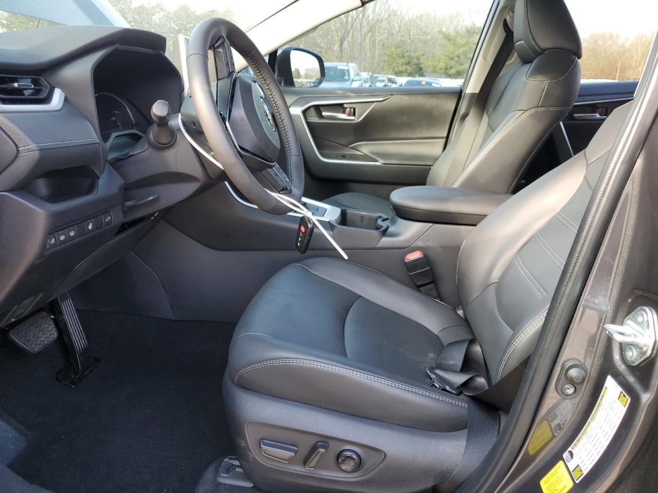 2024 TOYOTA RAV4 XLE P - Фото 7