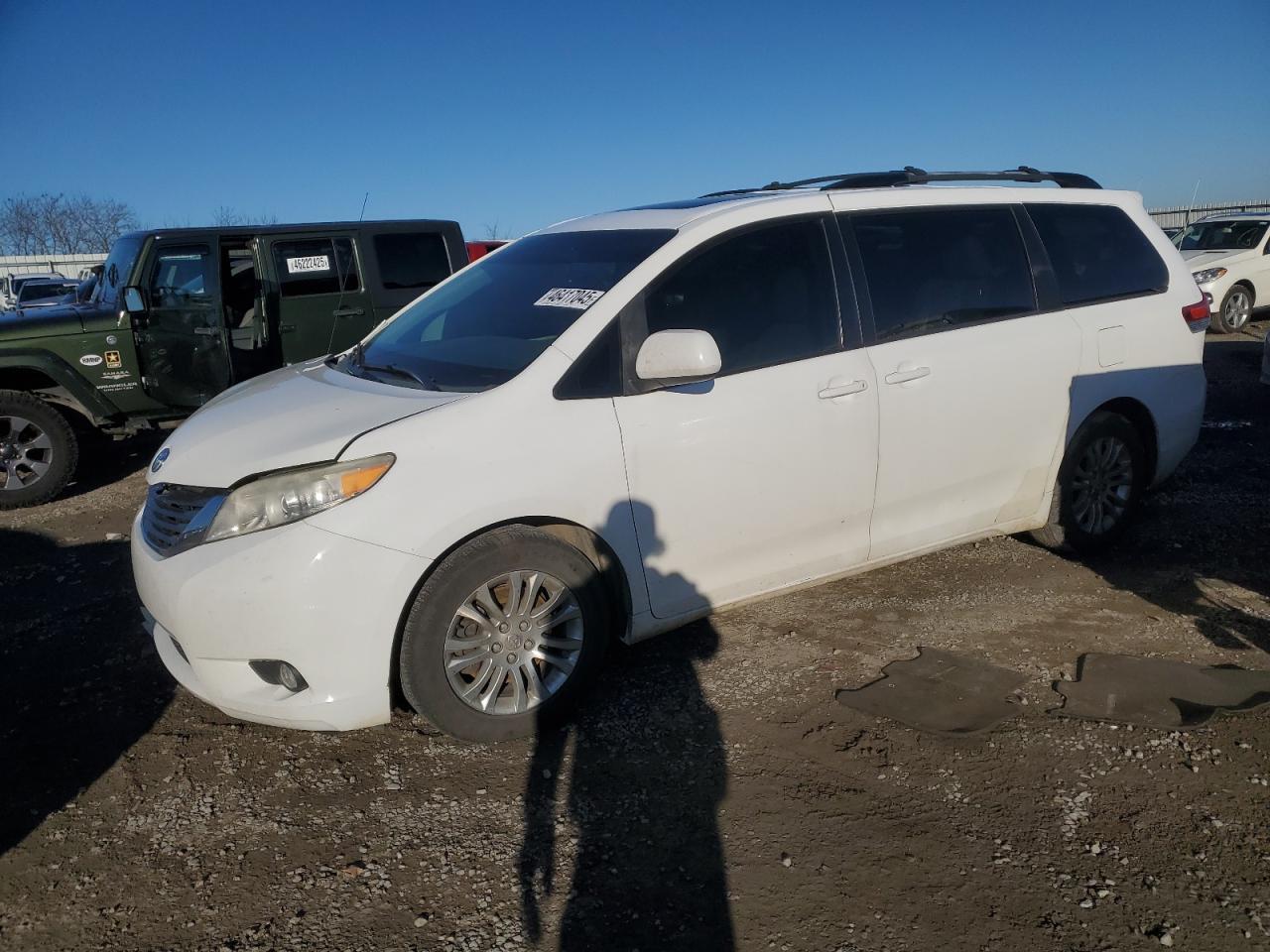 2011 TOYOTA SIENNA XLE