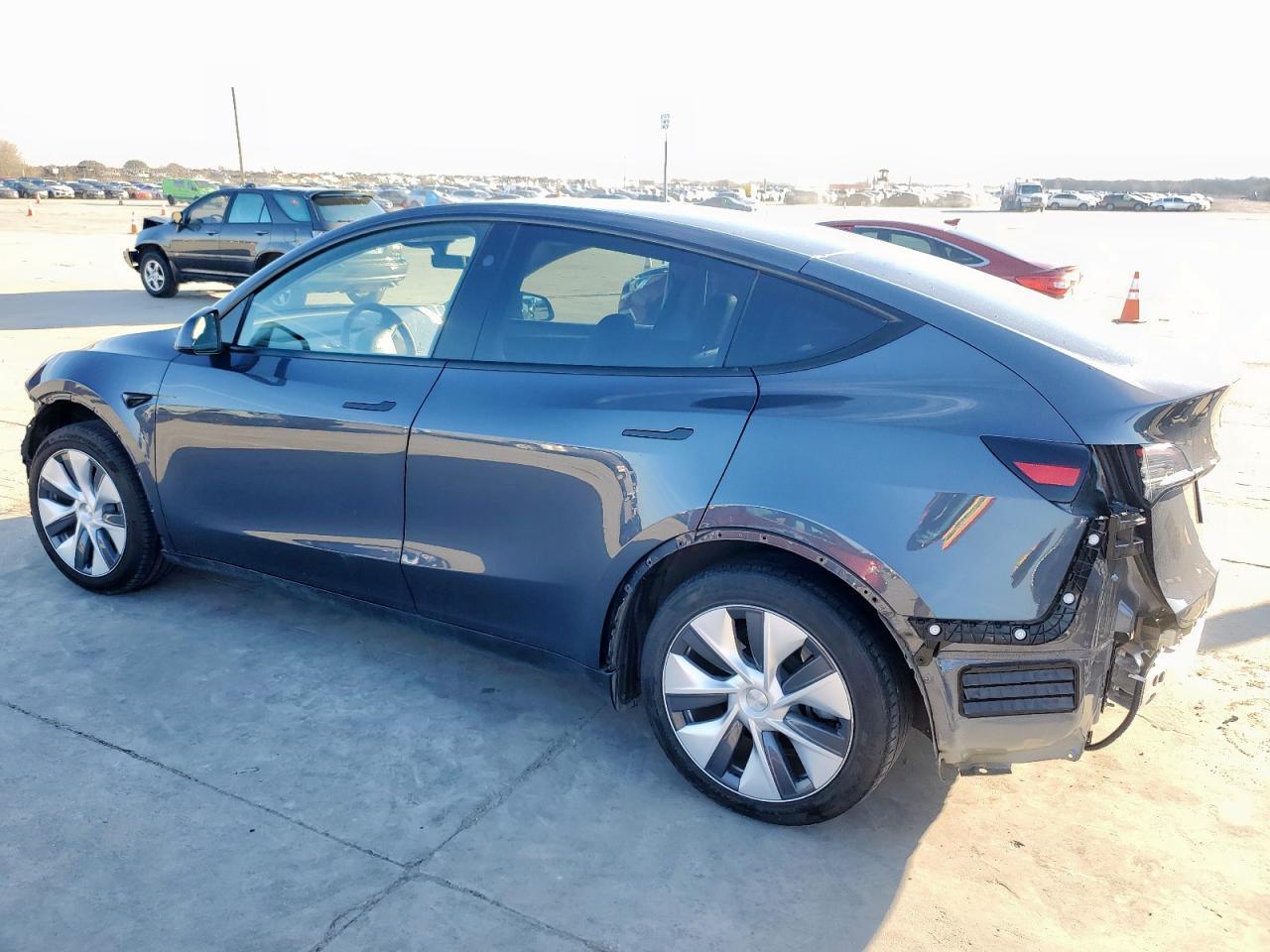 2023 TESLA MODEL Y - Image 2