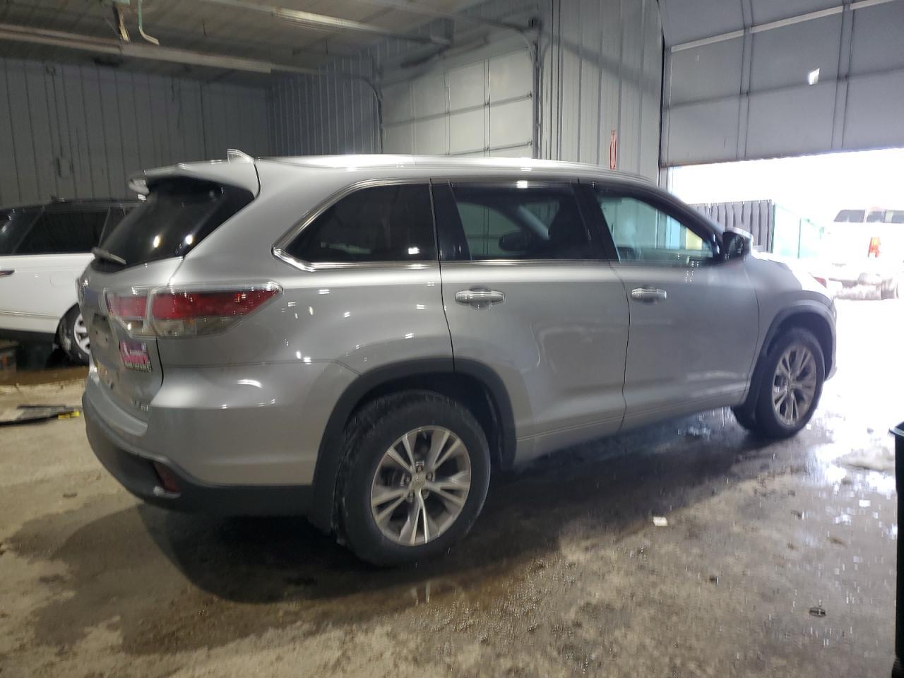 2015 TOYOTA HIGHLANDER - Фото 3